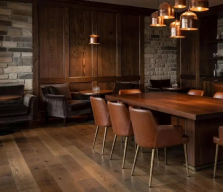An intimate offline poker lounge with refined timber tables and ambient lighting at Hearthandholdem.
